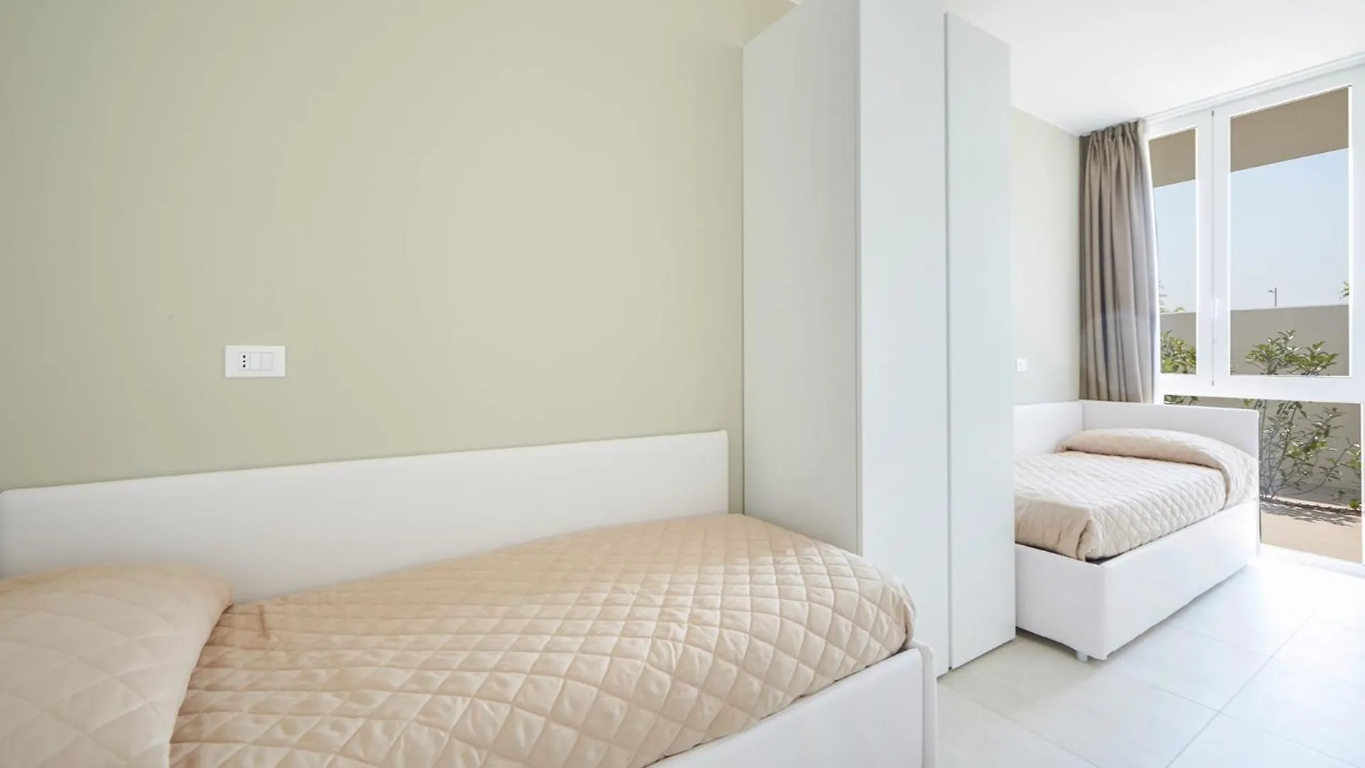 Palms Apartments Лидо-ди-Езоло