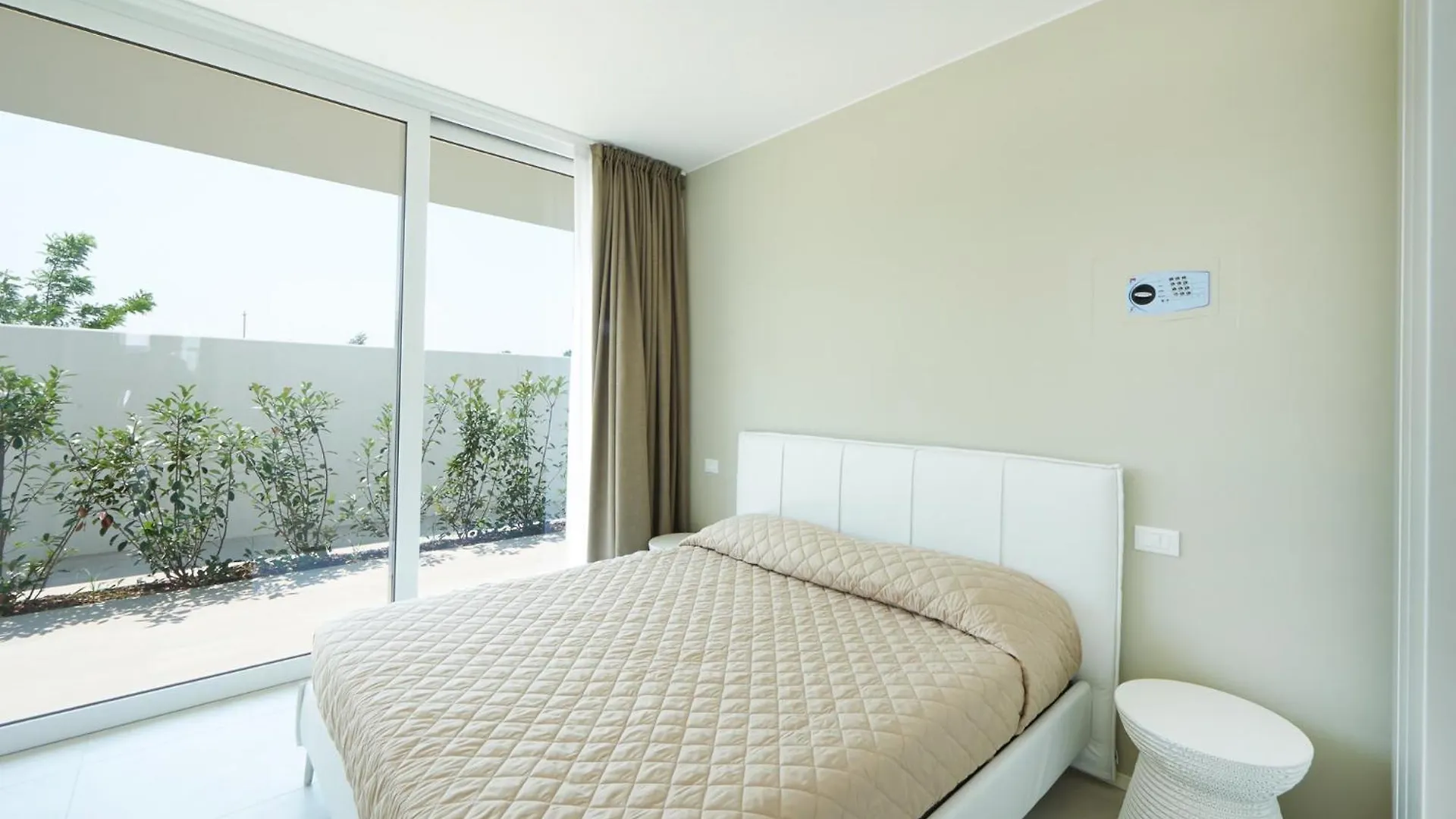 Palms Apartments Лидо-ди-Езоло