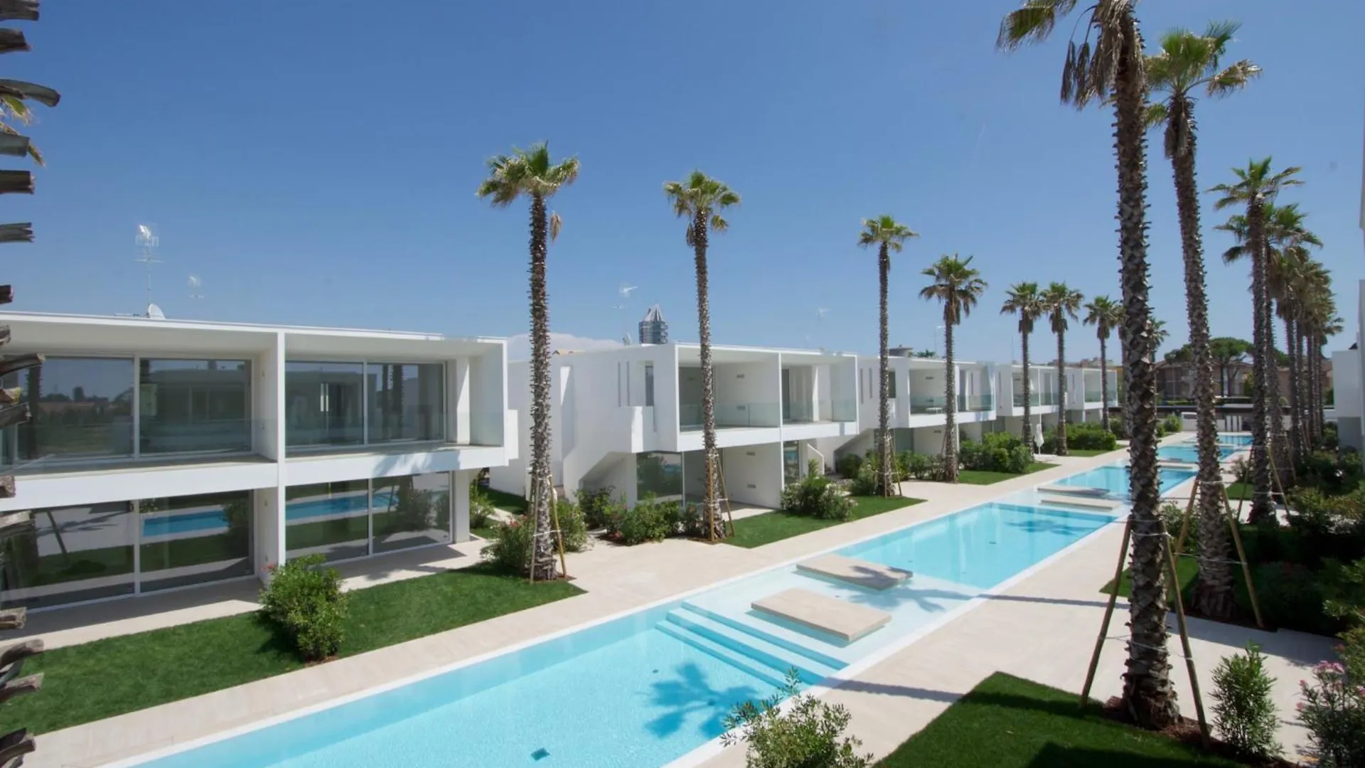 Palms Apartments Лидо-ди-Езоло