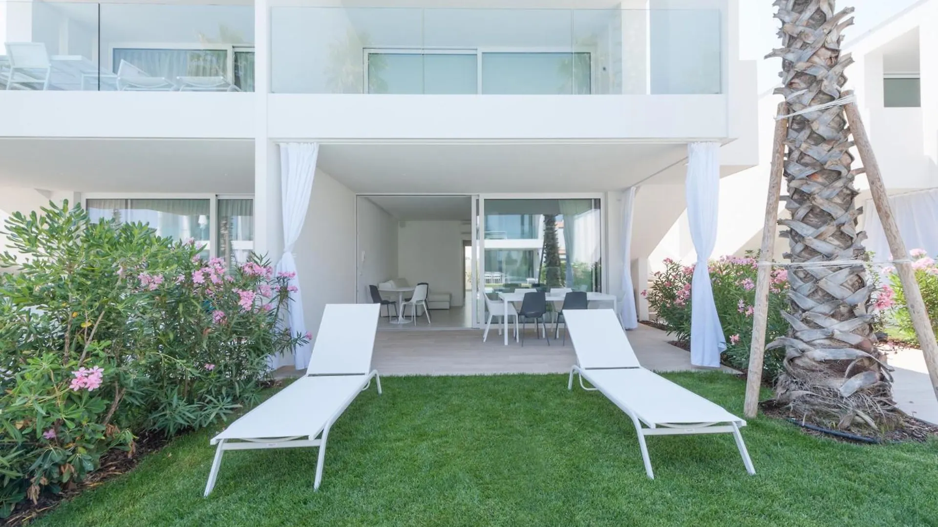 Palms Apartments Лидо-ди-Езоло