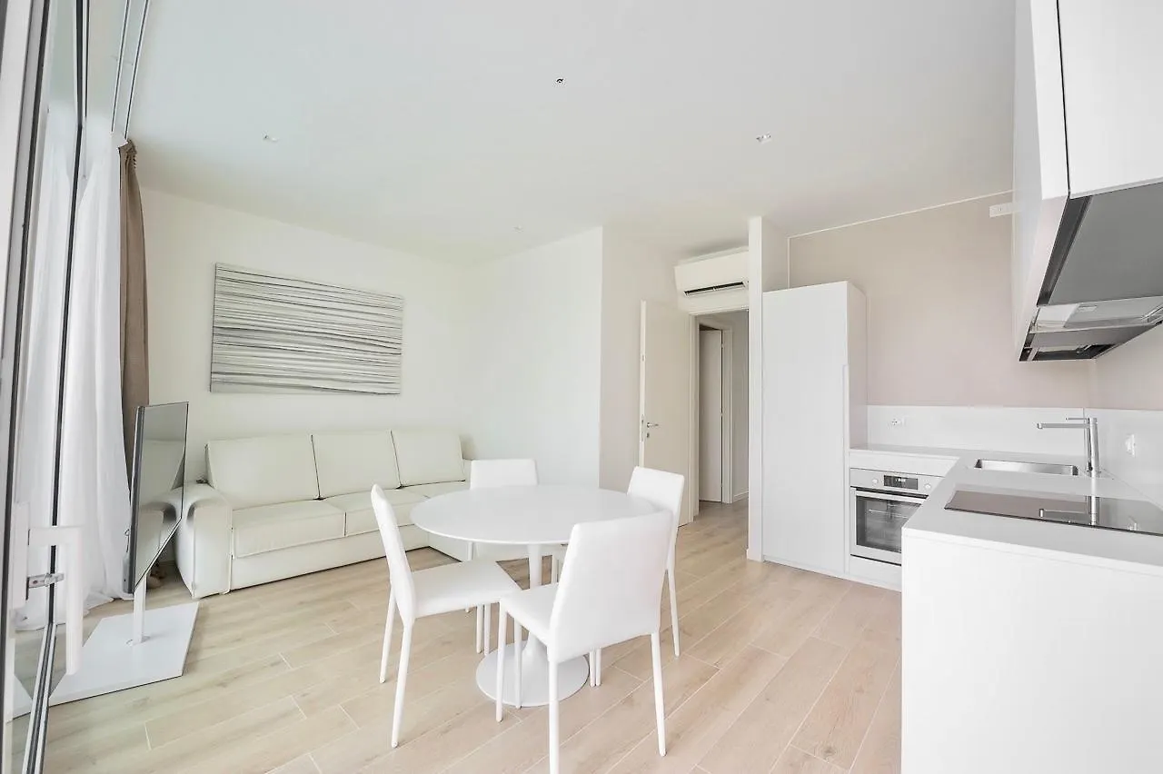 Palms Apartments Лидо-ди-Езоло 0*,
