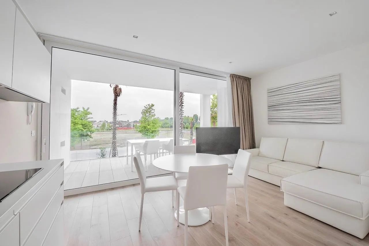 Palms Apartments Лидо-ди-Езоло Италия