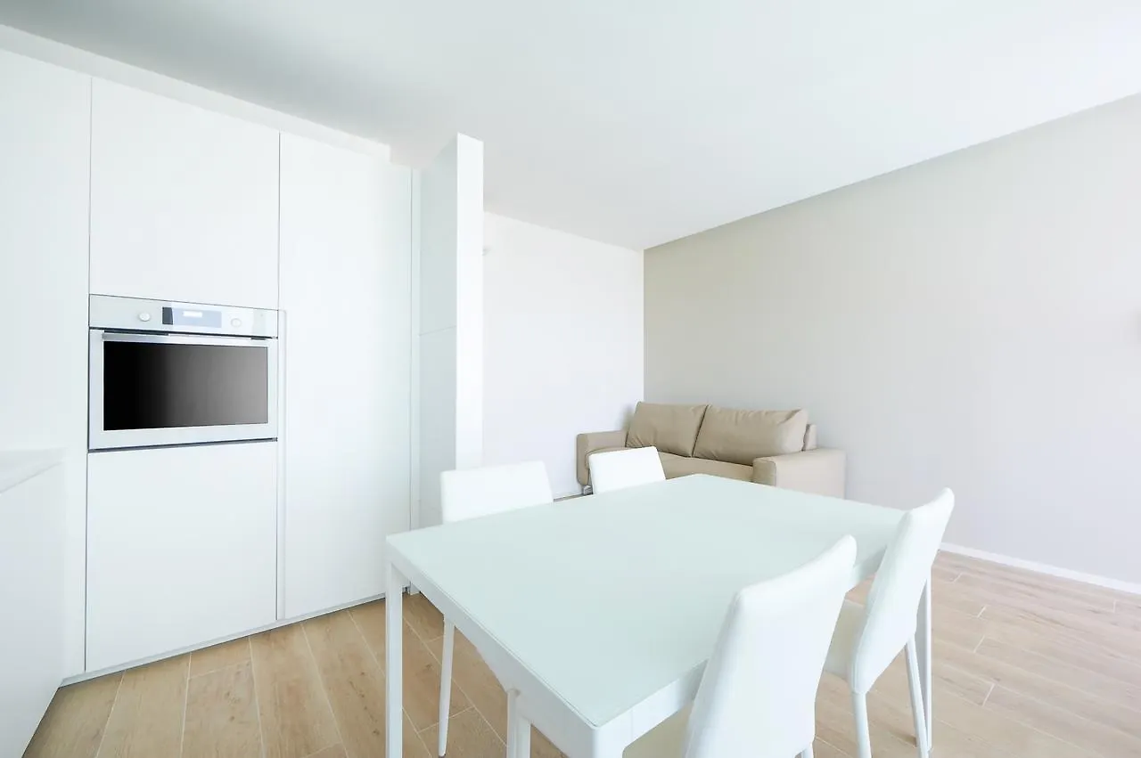 Palms Apartments Лидо-ди-Езоло