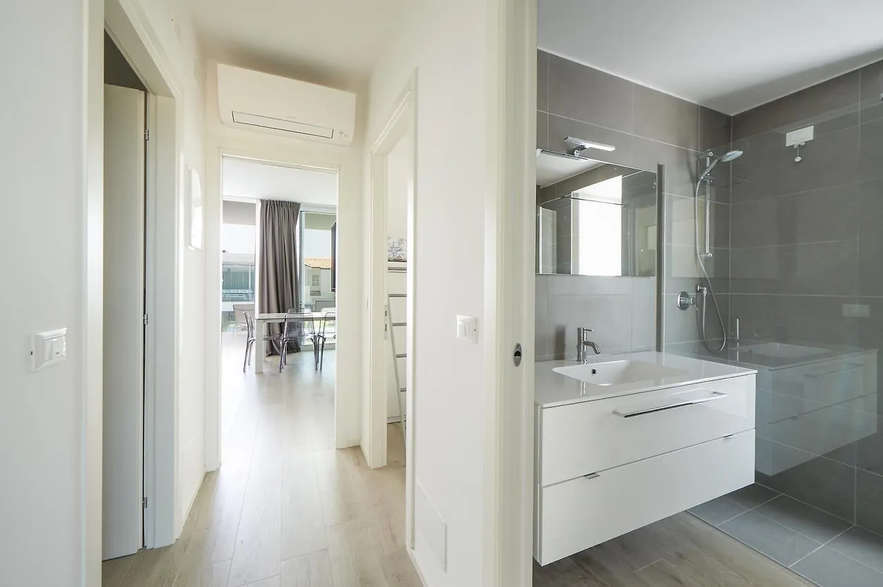 Palms Apartments Лидо-ди-Езоло 0*,  Италия