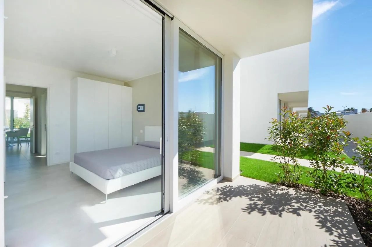 Palms Apartments Лидо-ди-Езоло 0*,  Италия
