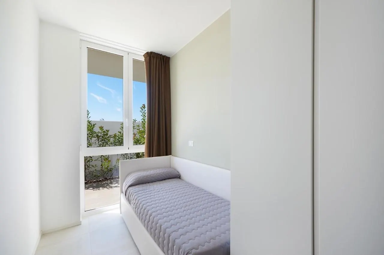 Palms Apartments Лидо-ди-Езоло