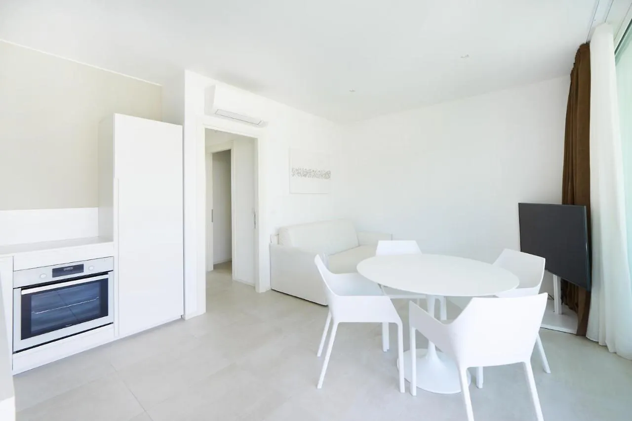 Palms Apartments Лидо-ди-Езоло Италия